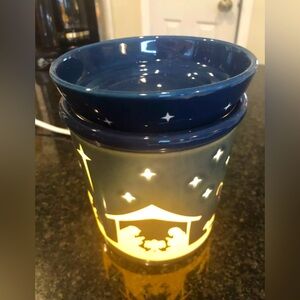 Scentsy “retired” Silent Night warmer
